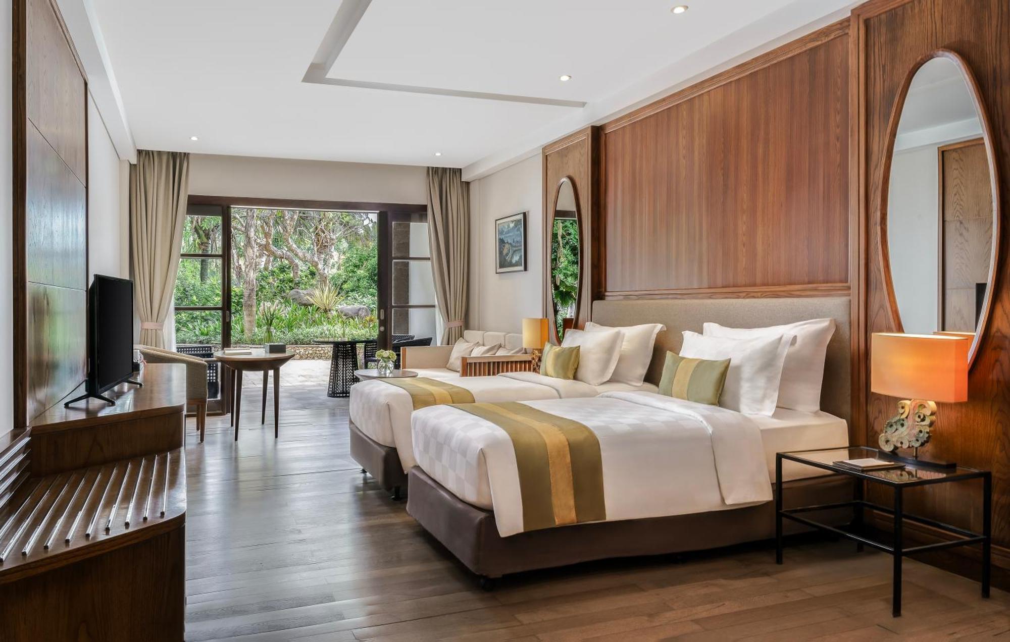 Royal Tulip Springhill Resort 5*