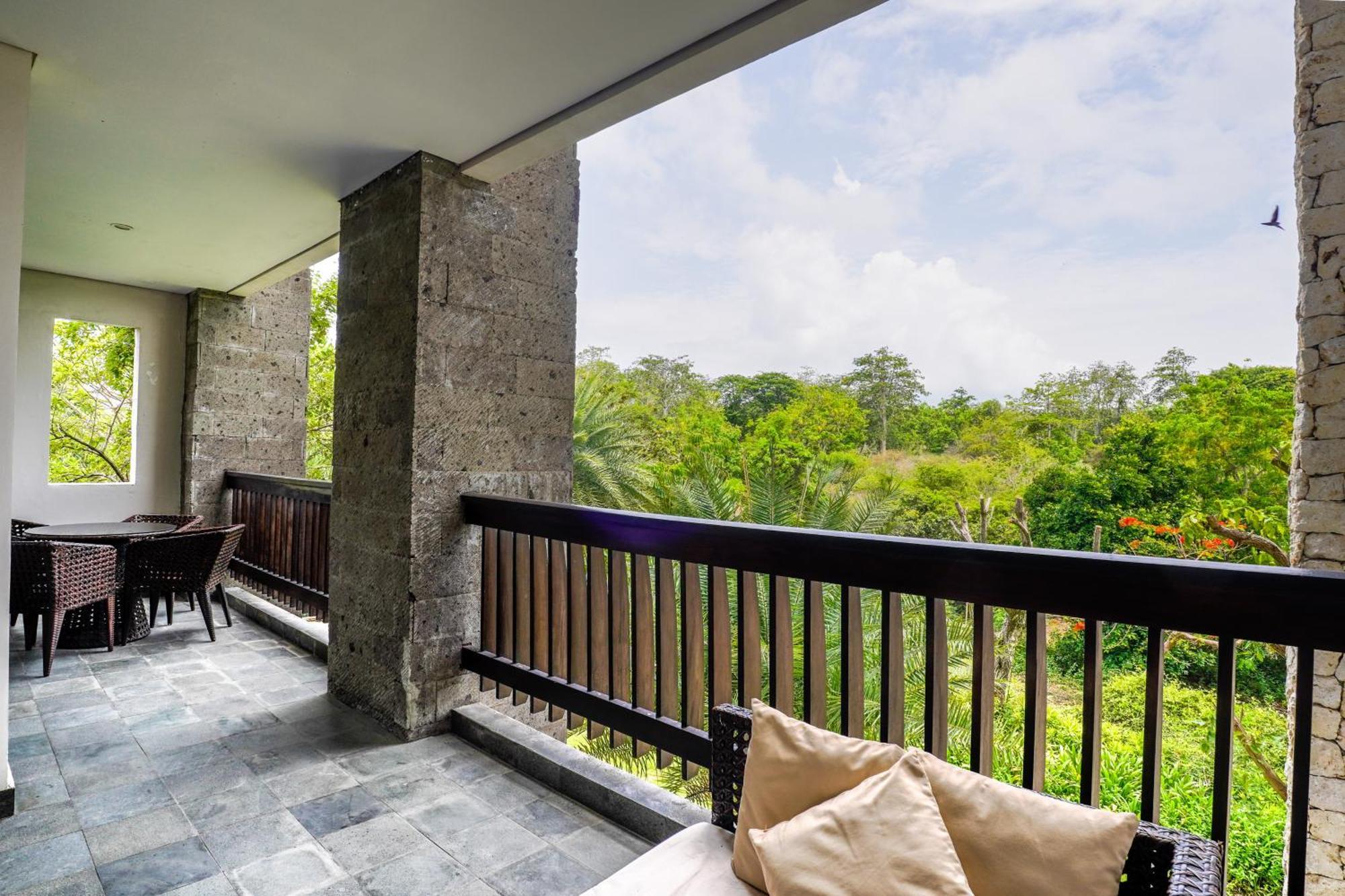 Royal Tulip Springhill 5*